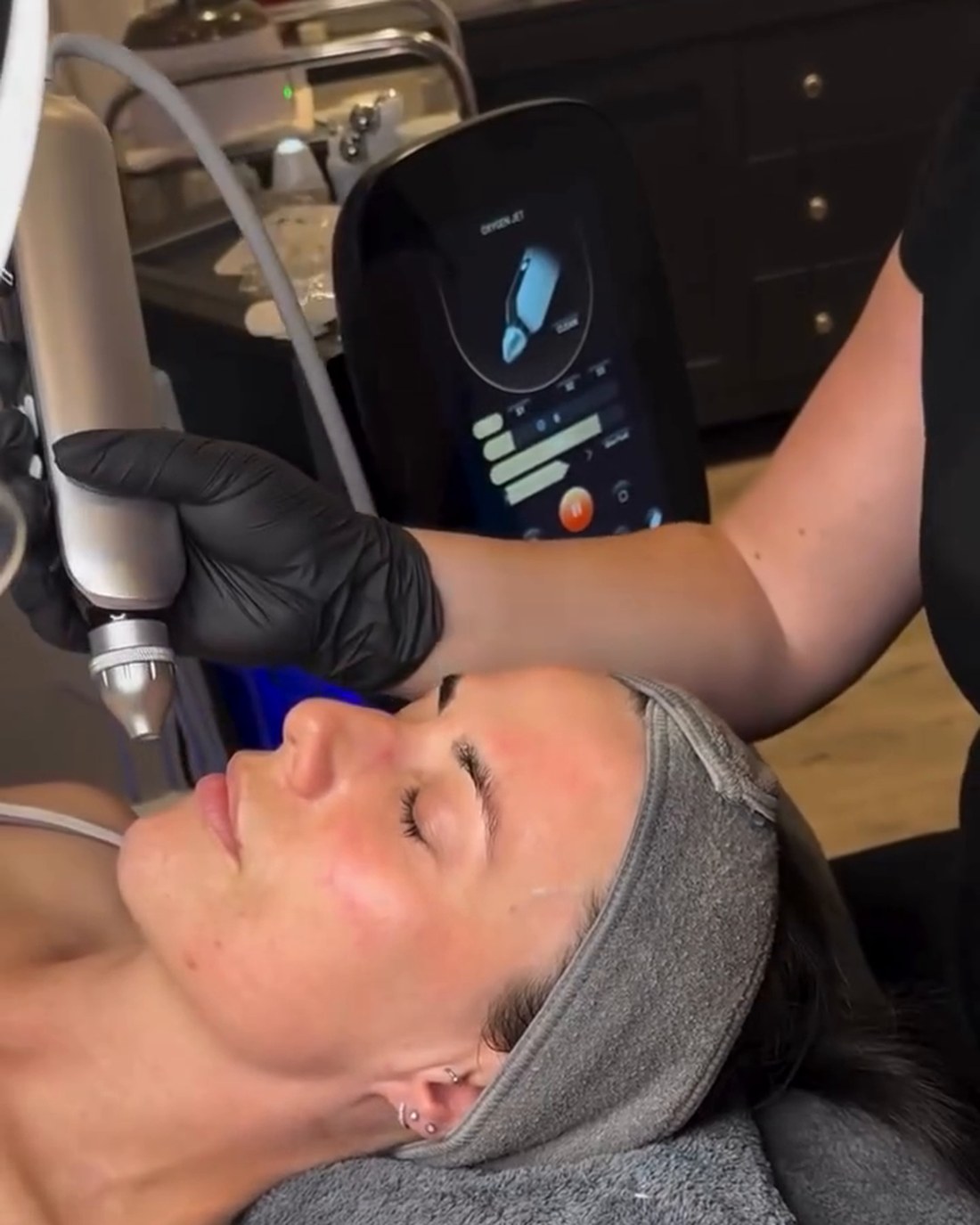 Nova Aqua Pro în timpul unui tratament facial